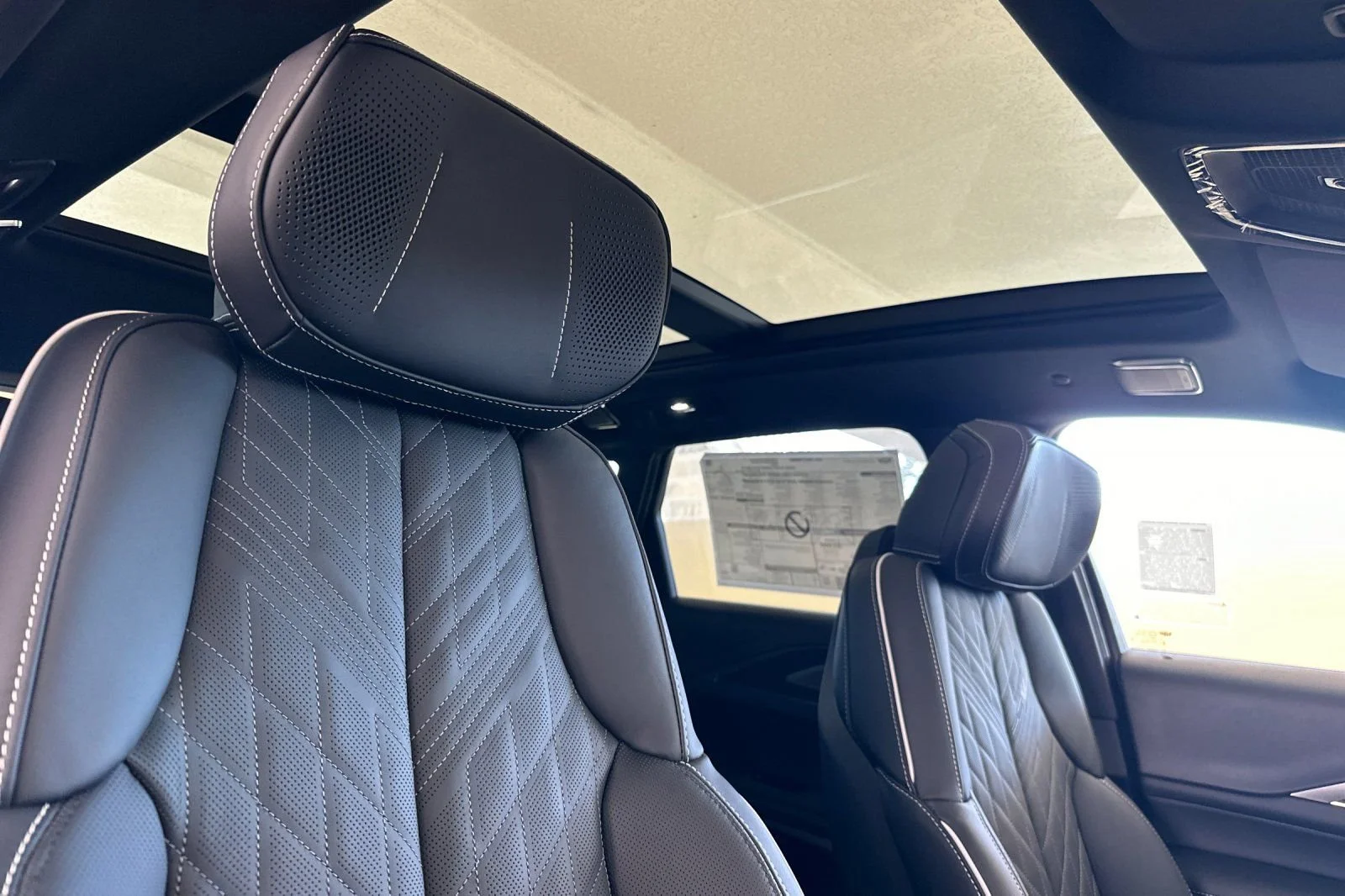 2026 Cadillac LYRIQ V Premium - Photo 17