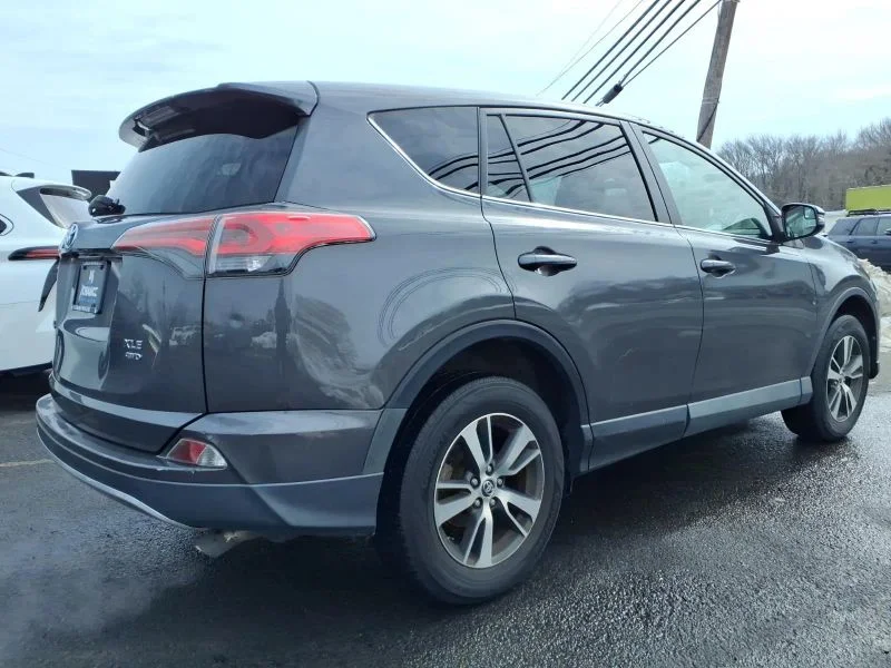 Used 2018 Gray Toyota XLE Sport Utility 4D image 3