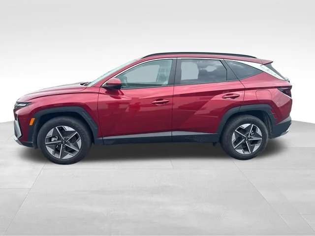 Used 2025  Hyundai SEL image 2