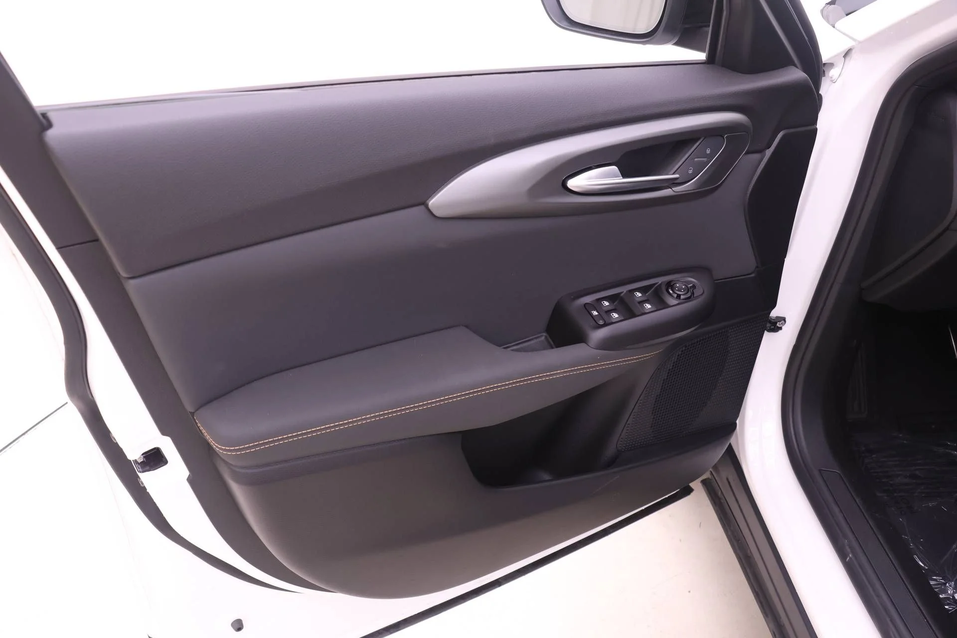 New 2026 Milano White Exterior Paint Alfa Romeo Base image 12