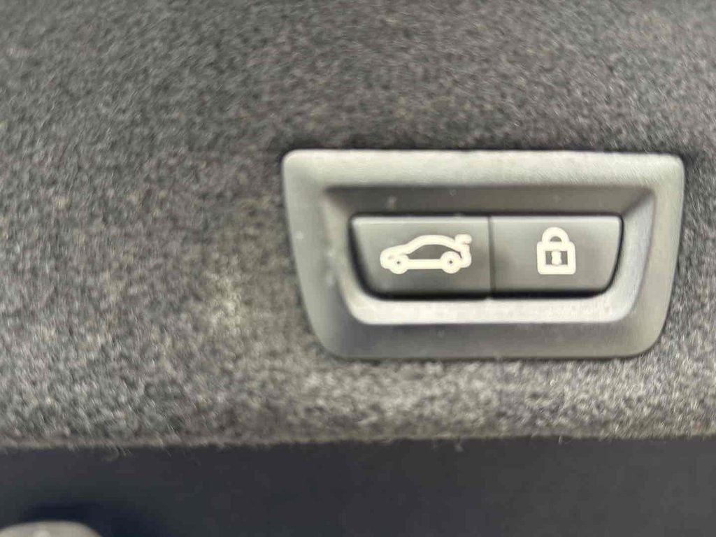 Used 2022 Black BMW 740i image 27
