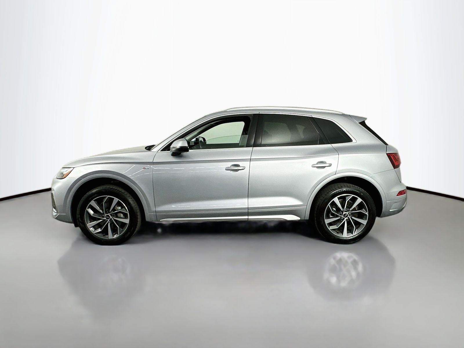 Used 2023 Silver Metallic Audi 45 S line Premium image 4