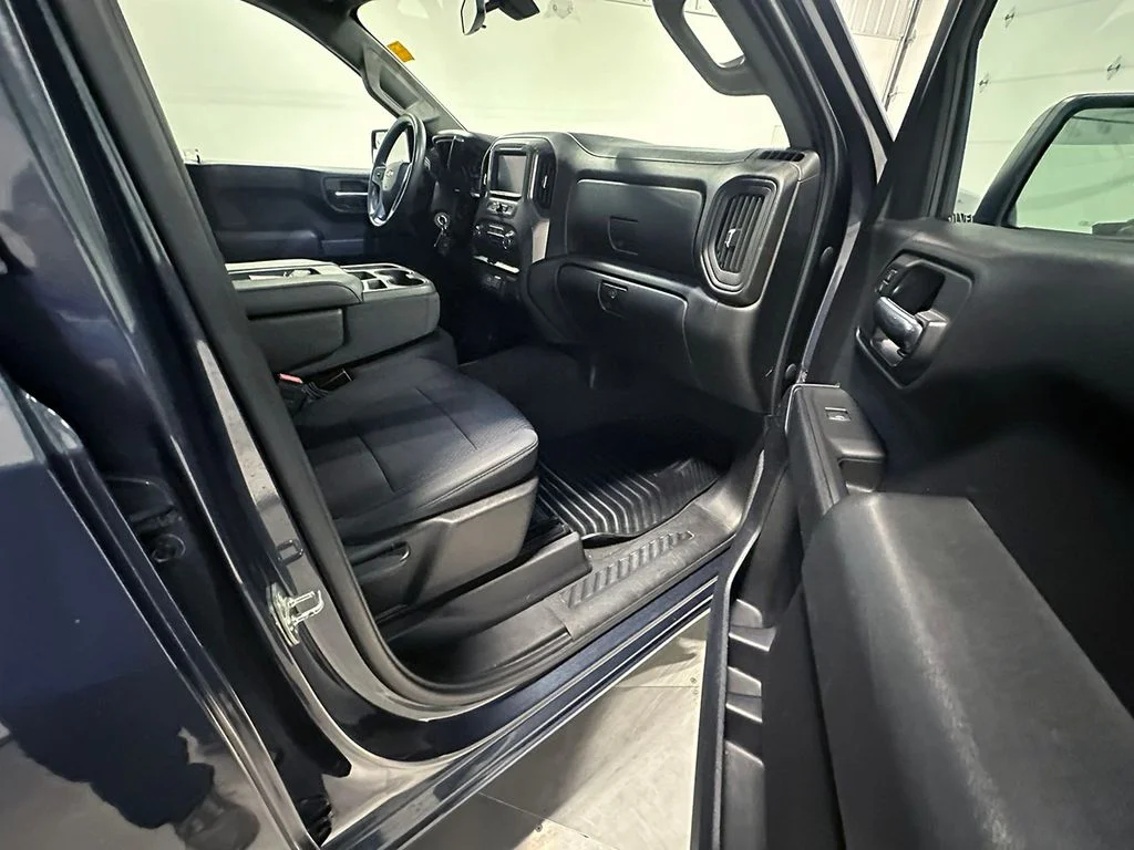 Used 2020 Gray Chevrolet Custom image 23