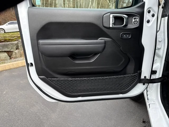 New 2026 Bright White Clear-Coat Exterior Paint Jeep Sport S image 15