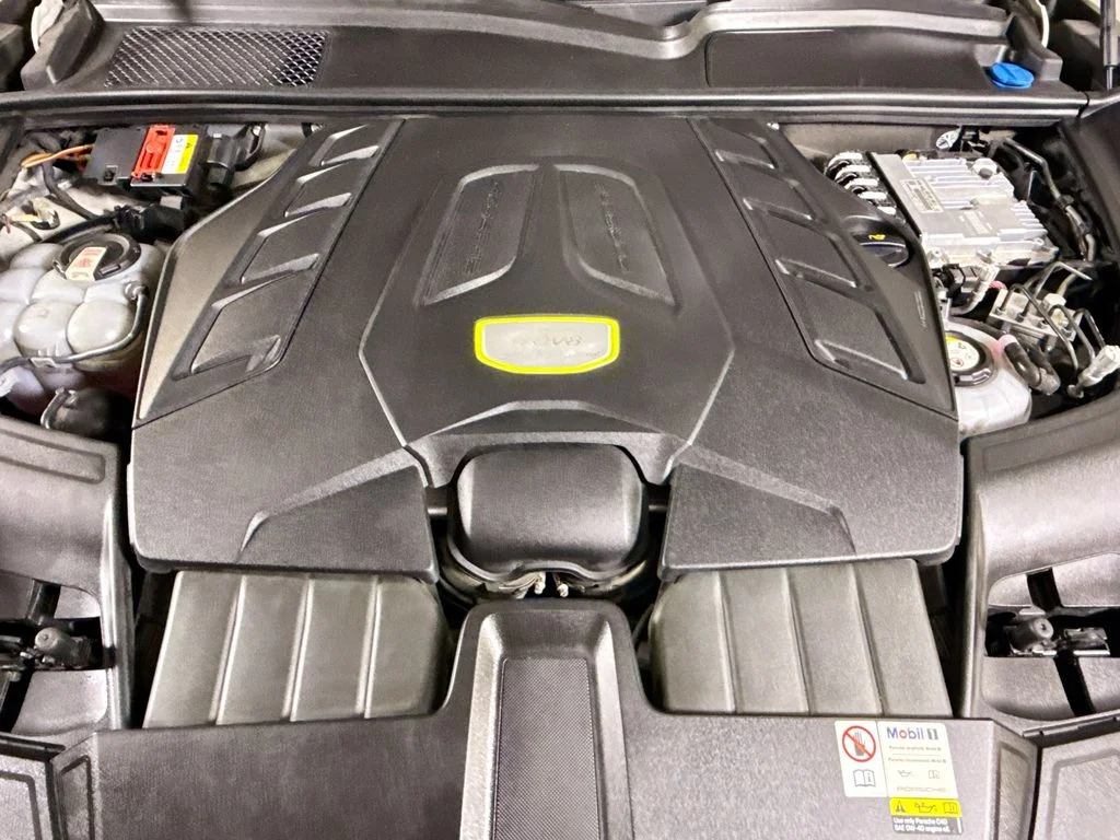 2023 Porsche Cayenne Turbo S E-Hybrid - Photo 30