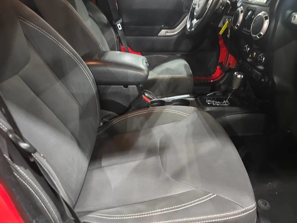 Used 2015 Red Jeep Sahara image 46