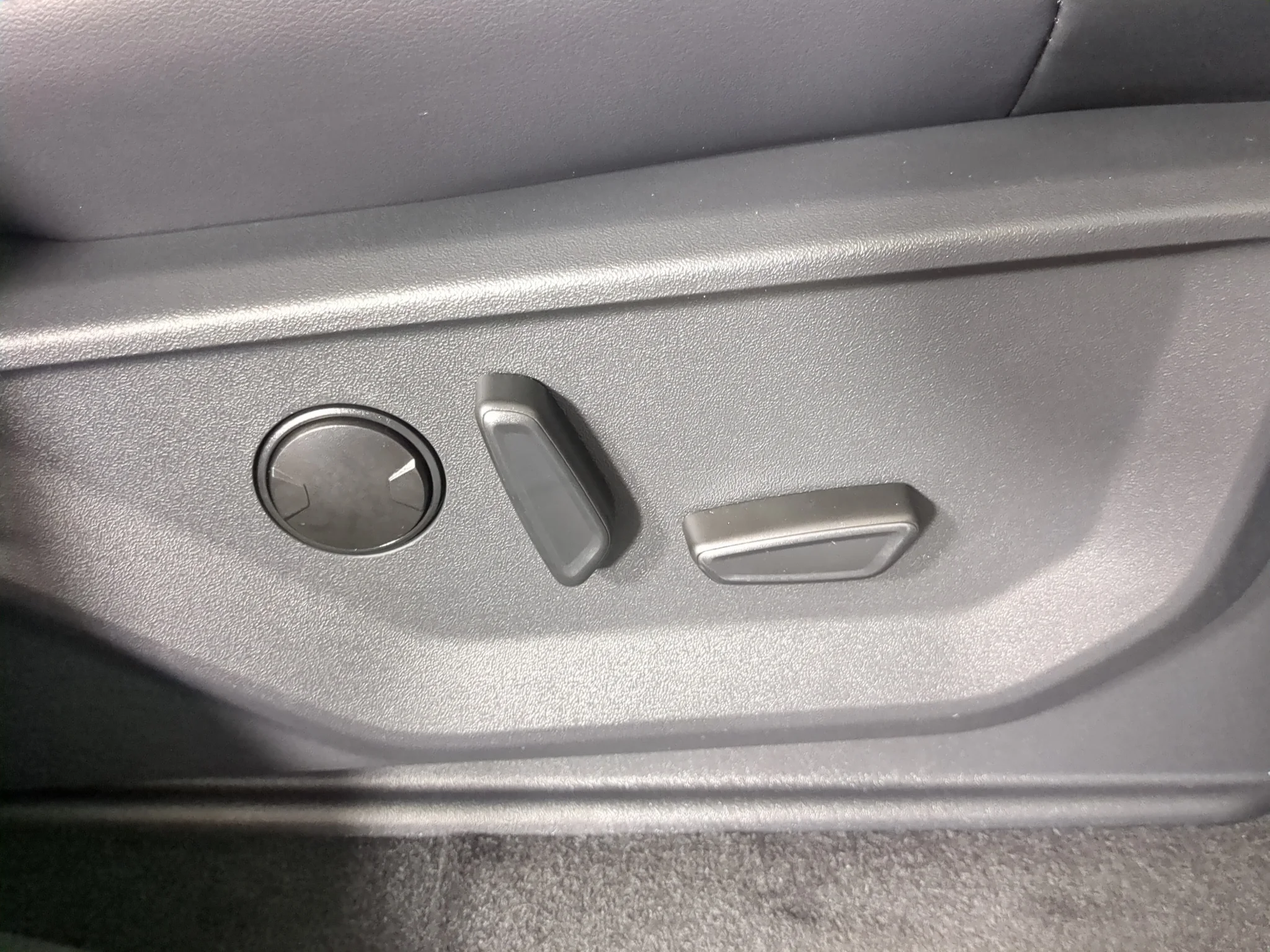New 2027 Glacier Gray Metallic Tri-Coat Ford MAX Platinum image 24