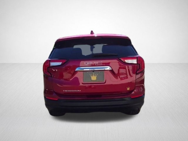 Used 2023 VOLCANIC RED TINTCOAT GMC SLE image 9