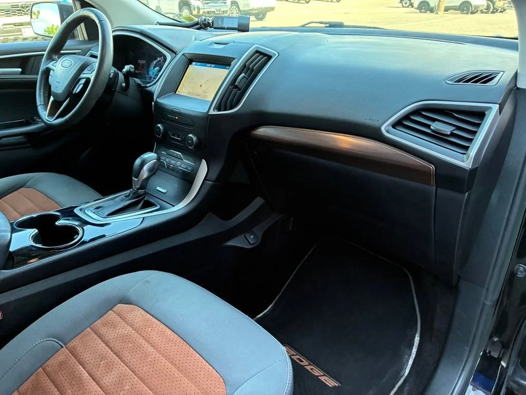 Used 2018 Shadow Black Ford SEL image 40