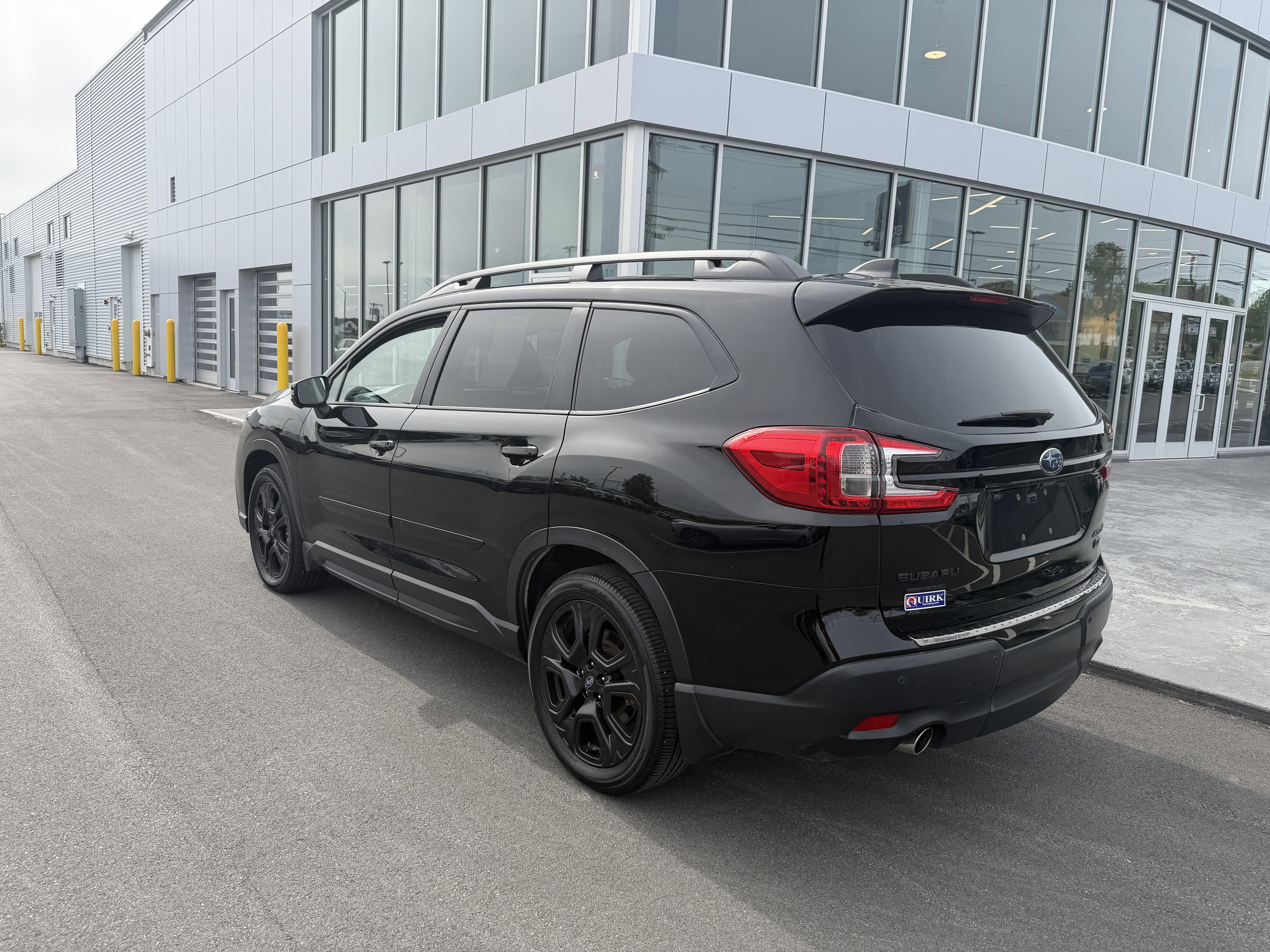 Used 2023 Crystal Black Silica Subaru Onyx Edition Limited image 3