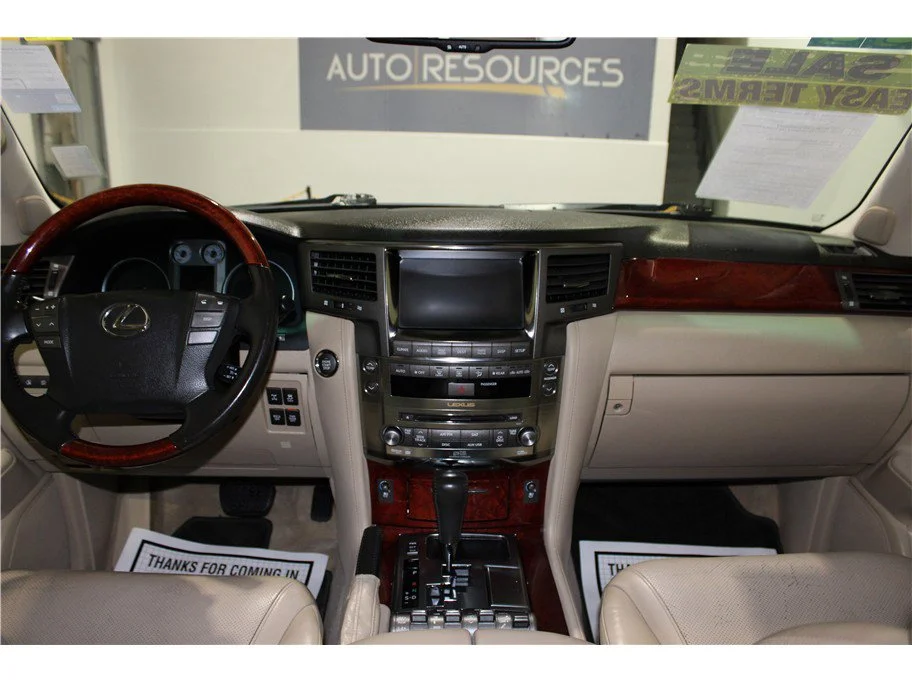 2011 Lexus LX 570 - Photo 15