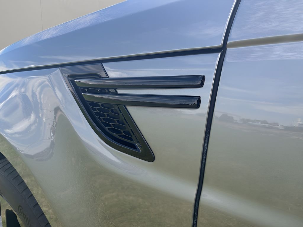 Used 2017 Silicon Silver Metallic Land Rover Autobiography image 36