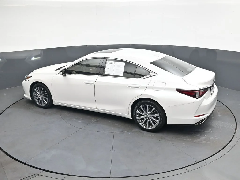Used 2021 White Lexus 350 image 39