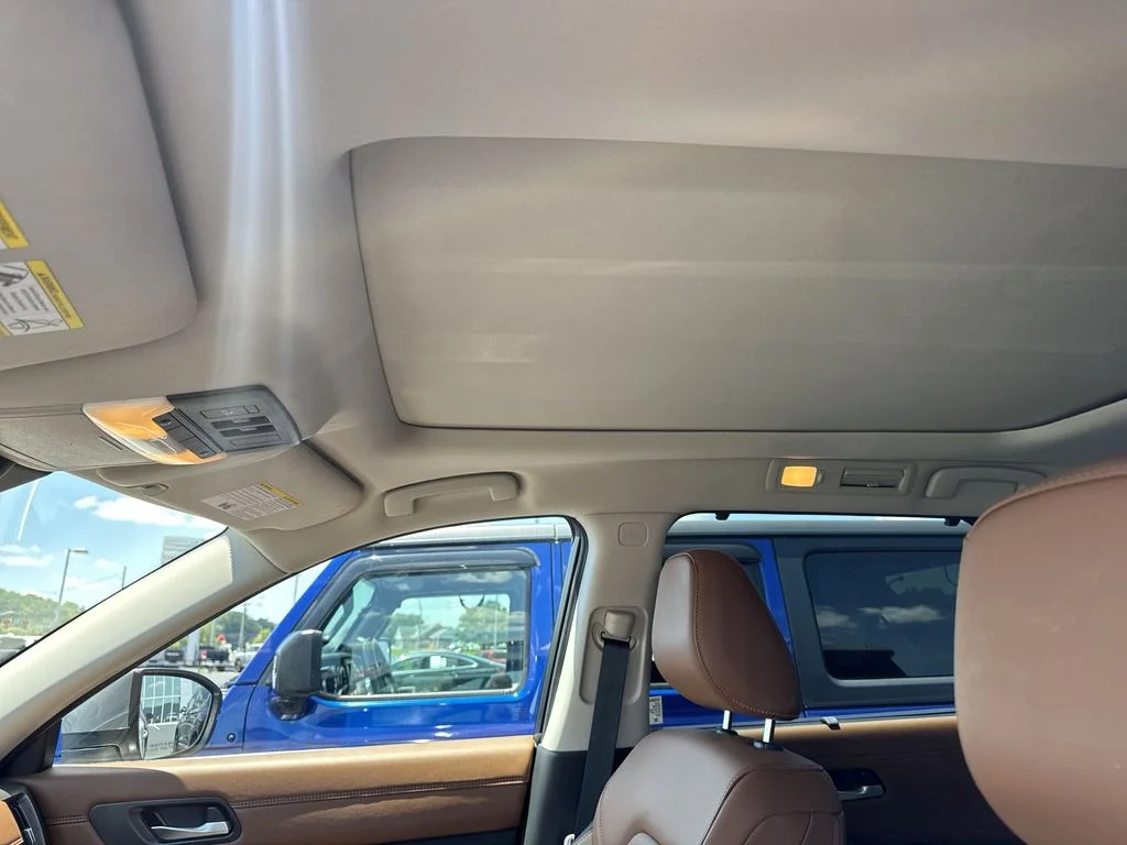 Used 2025 Gray Nissan Platinum image 22