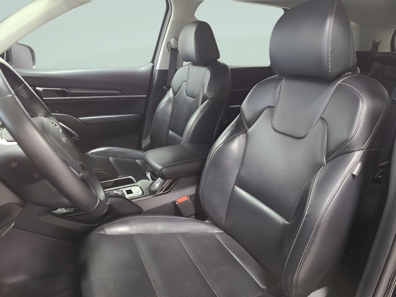 Used 2023 Ebony Black Kia S image 17