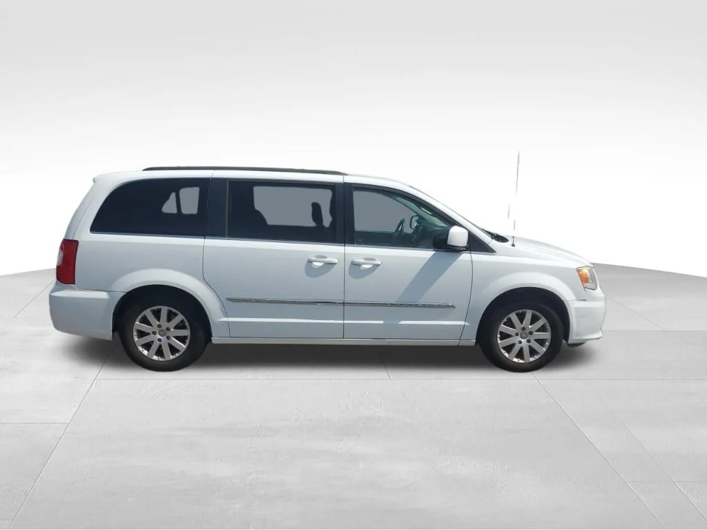 Used 2016 White Chrysler Touring image 5