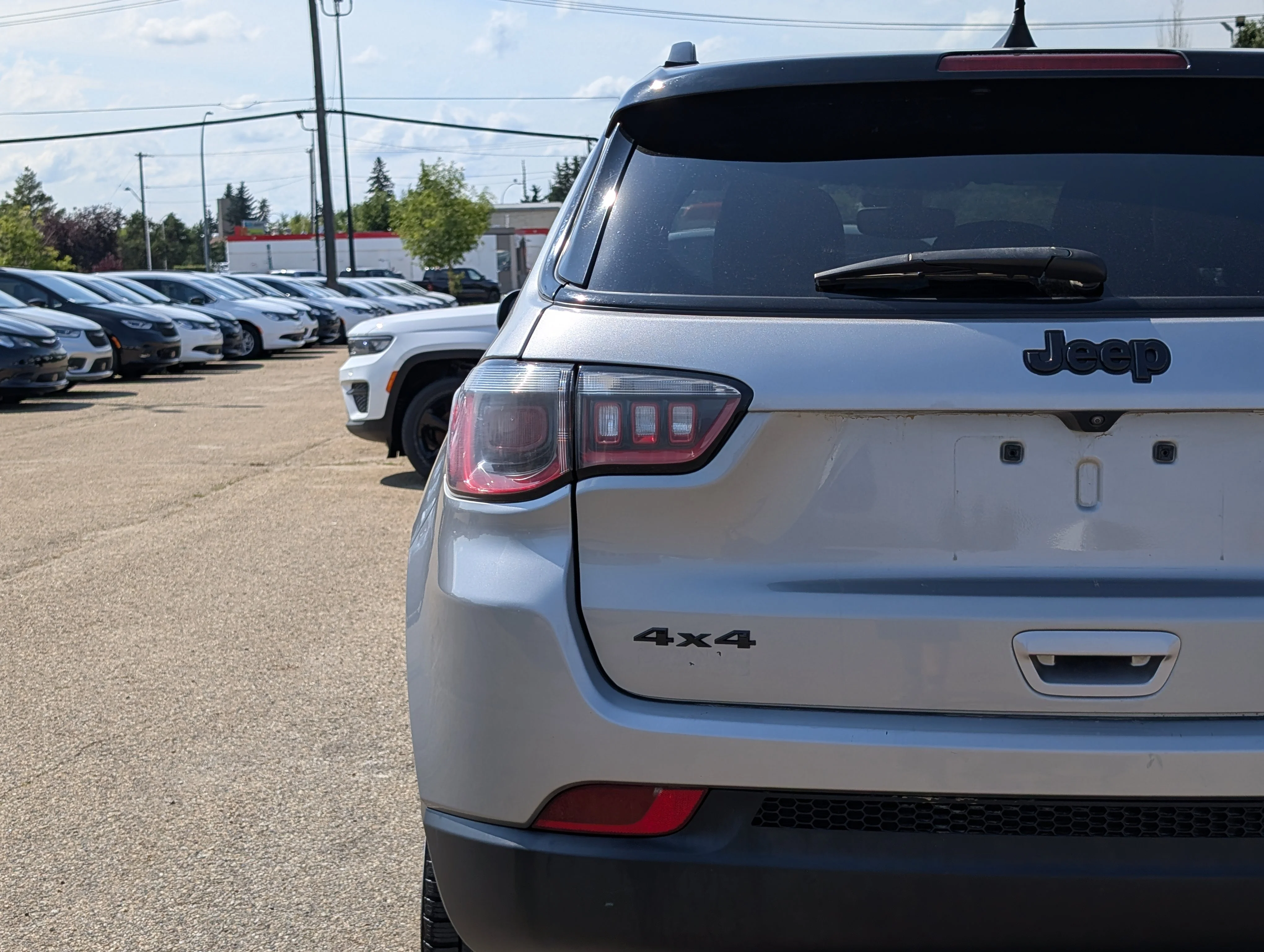 Used 2024 Silver Jeep Altitude image 13