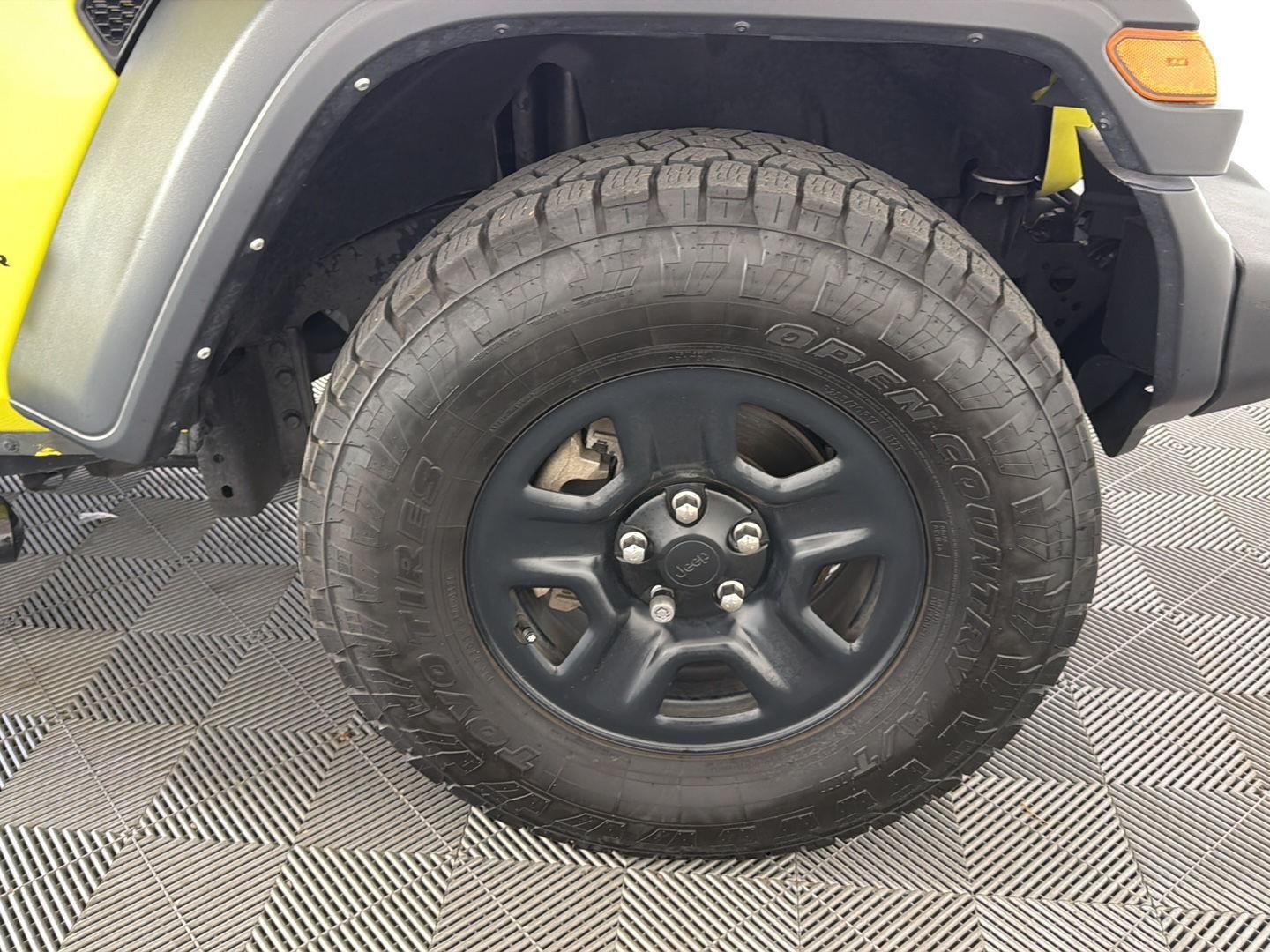 Used 2024 High Velocity Clearcoat Jeep Sport image 12