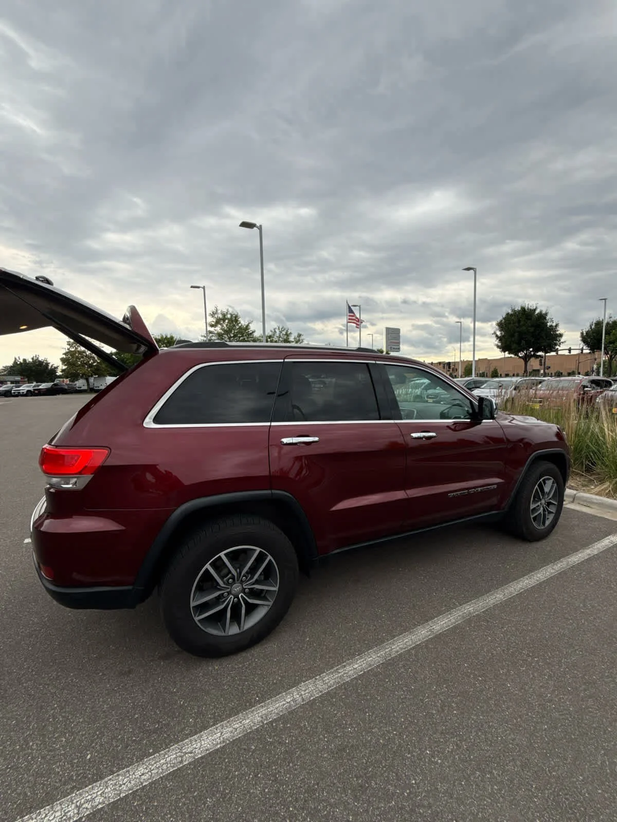 Used 2018 Velvet Red Pearlcoat Jeep Limited image 5