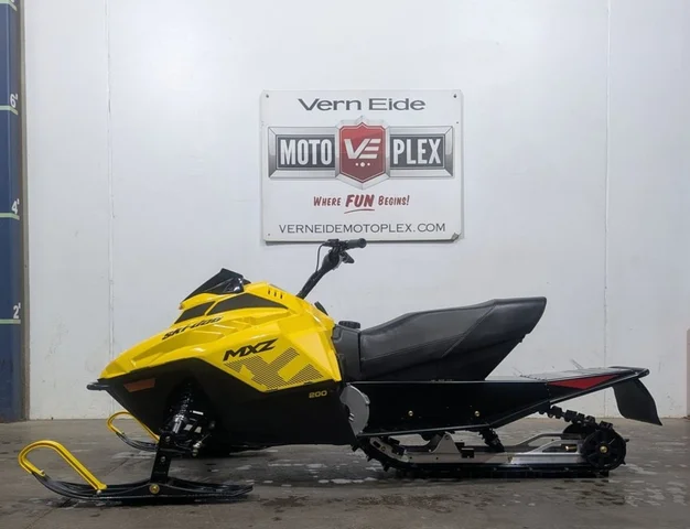 2027 Ski-Doo MXZ 200 200 Cc 93 ES S_Lev_Yllw 