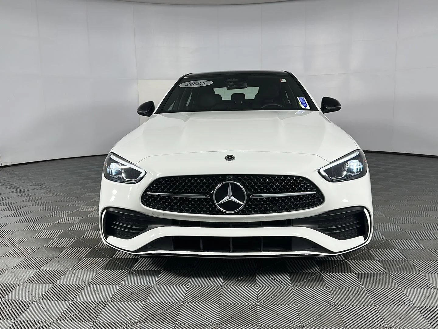 Used 2025  Mercedes-Benz C 300 image 2