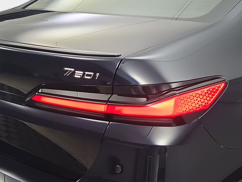 2026 BMW 7 Series 760i - Photo 33