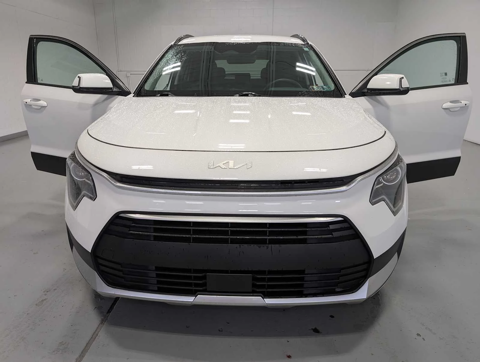 Used 2024 Snow White Pearl Kia EX image 15