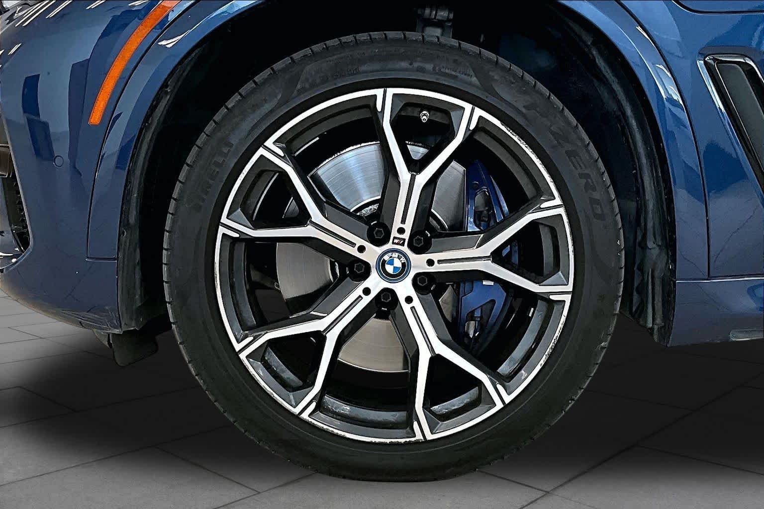 Used 2022 Phytonic Blue Metallic BMW xDrive45e image 10