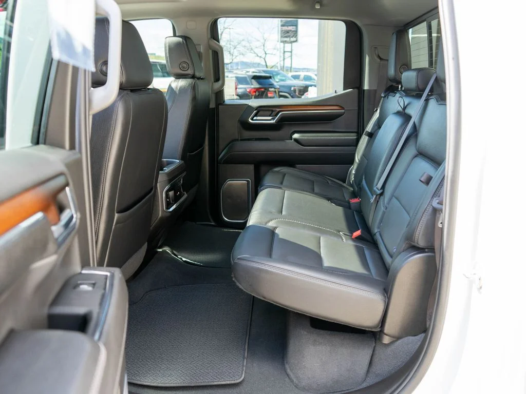 Used 2024 White GMC Denali image 13