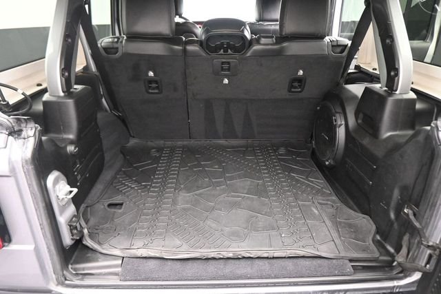 Used 2020 Silver Jeep Unlimited Rubicon image 25