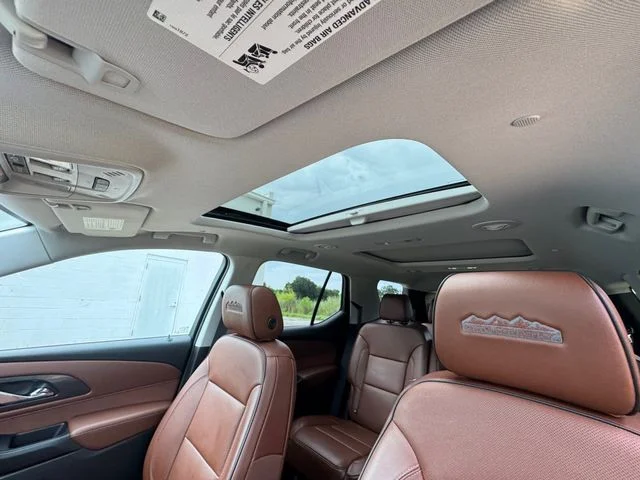 Used 2020 Black Chevrolet High Country image 27