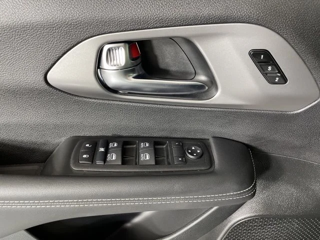 2025 Chrysler Pacifica Select - Photo 20
