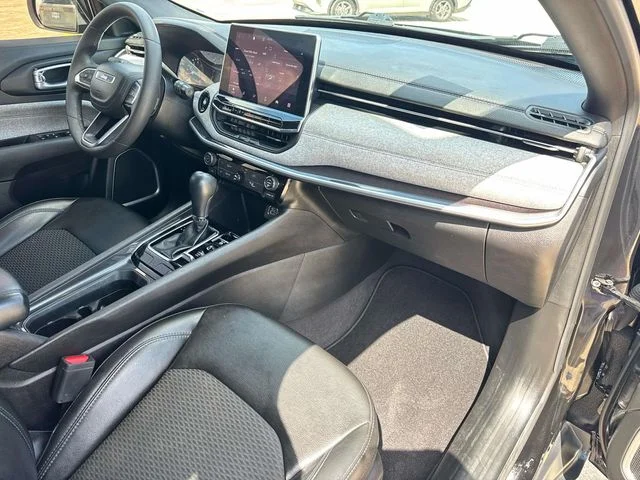 Used 2023 Black Jeep Latitude image 30