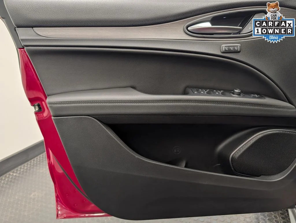 Used 2023  Alfa Romeo Ti image 8