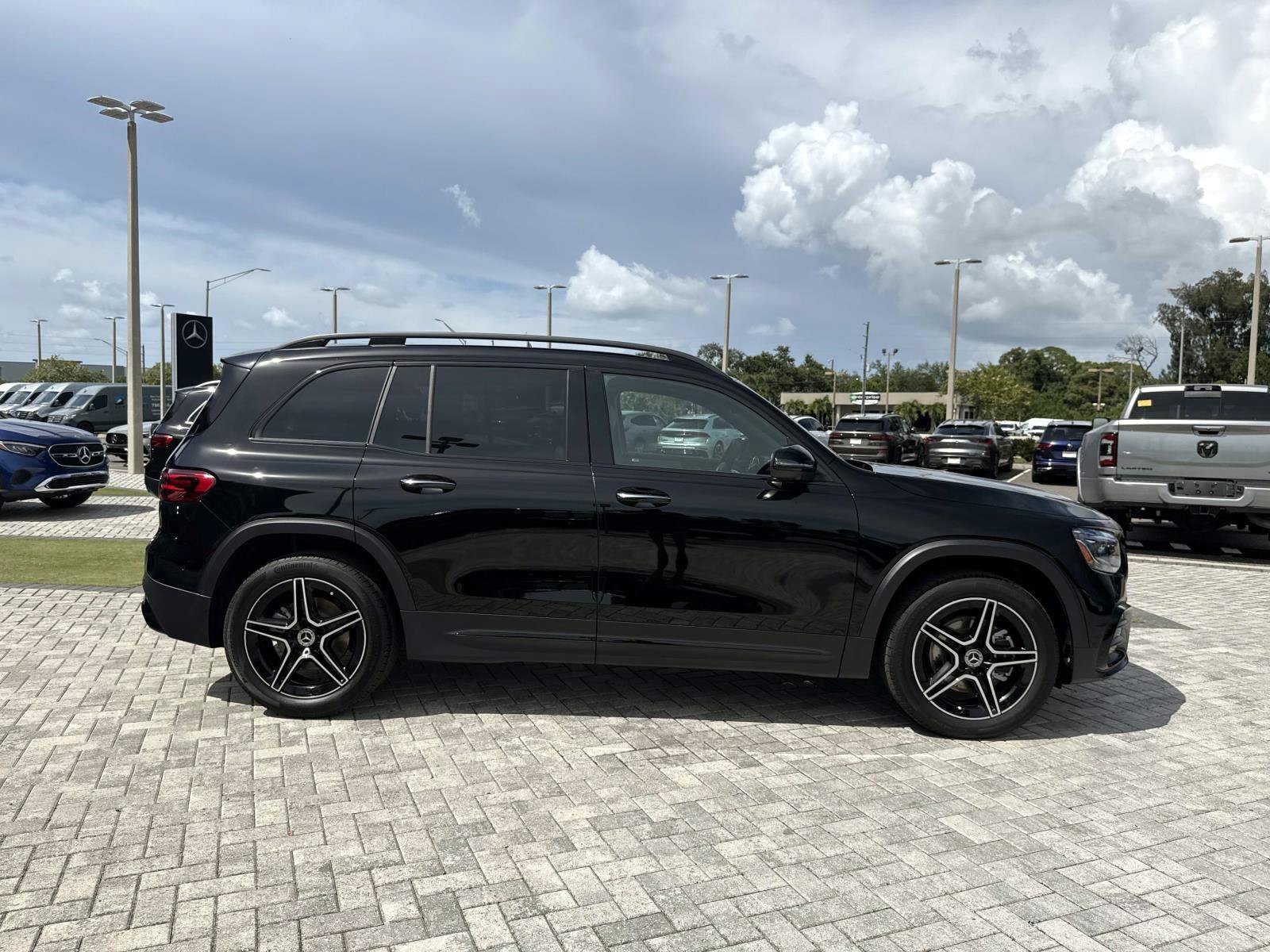 New 2026 Black Mercedes-Benz 250 SUV image 6