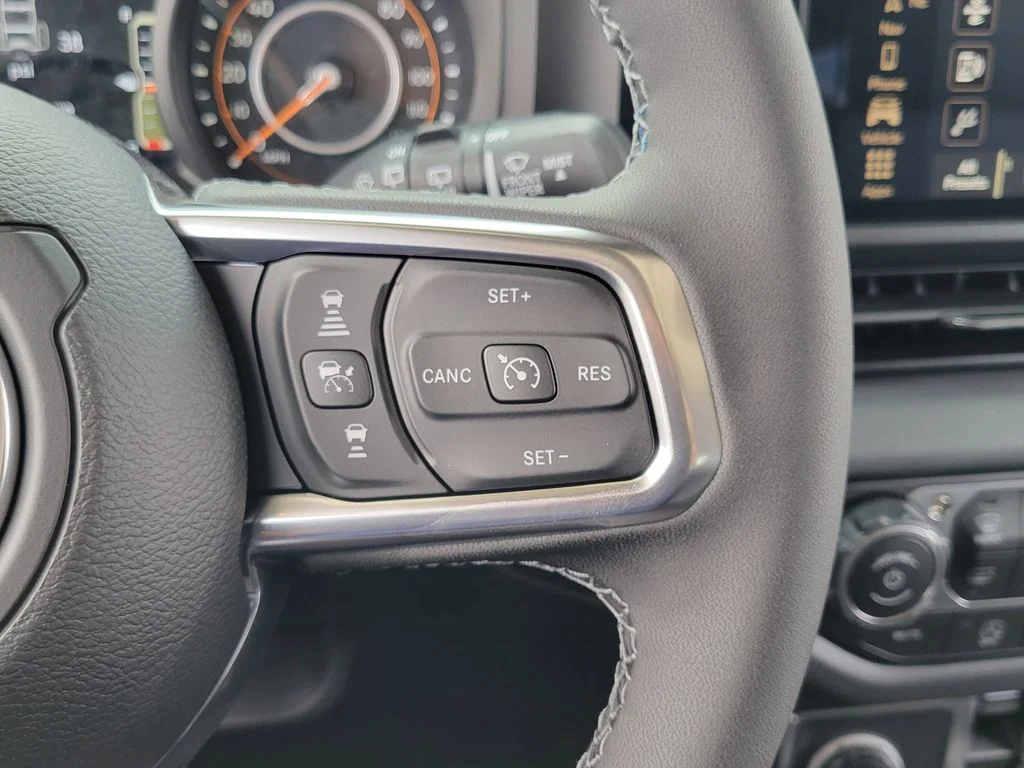 New 2026 Goldilocks Exterior Paint Jeep Sahara image 6