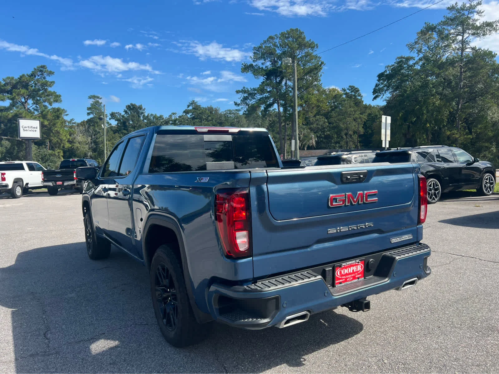 Used 2025 Downpour Metallic GMC Elevation image 4