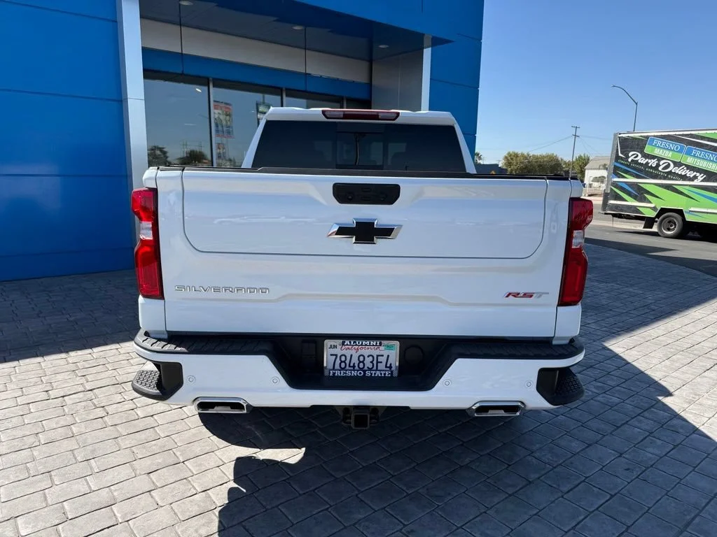 Used 2025 Summit White Chevrolet RST image 9