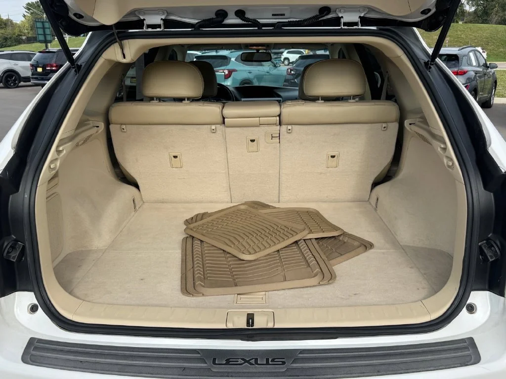 Used 2013 White Lexus 350 image 16