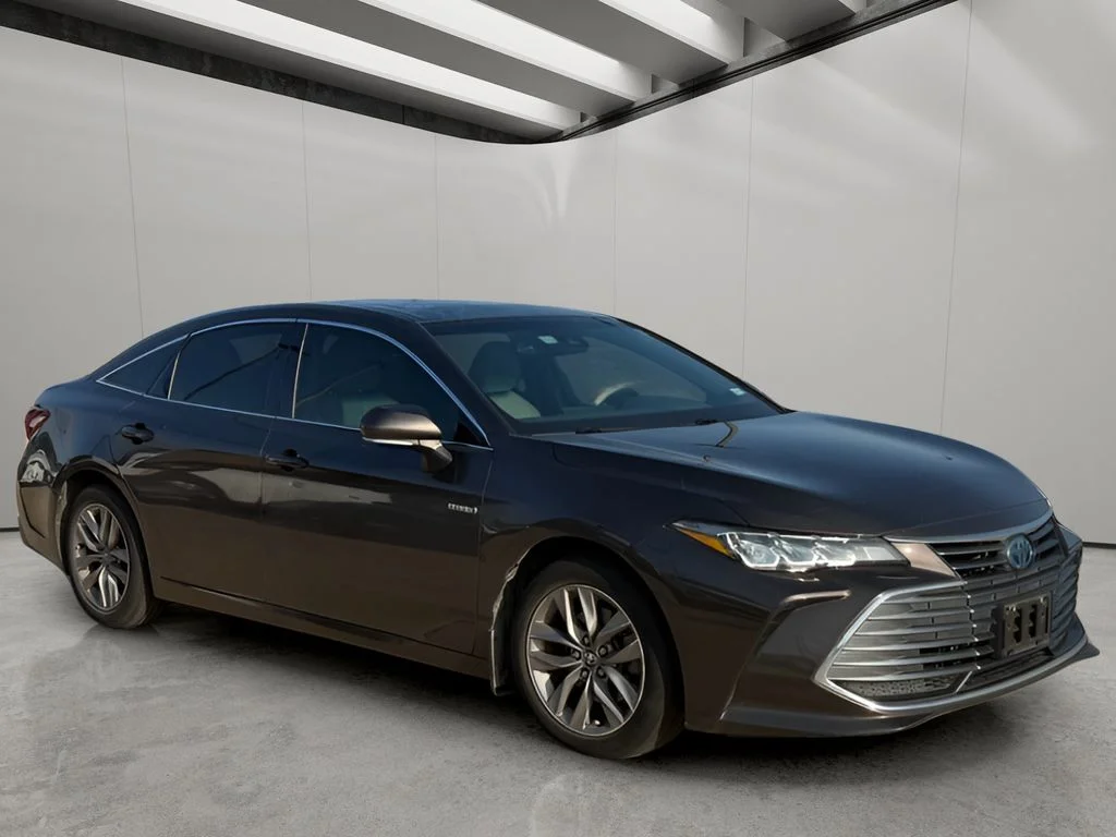 Used 2020 Brownstone Toyota Hybrid XLE image 8