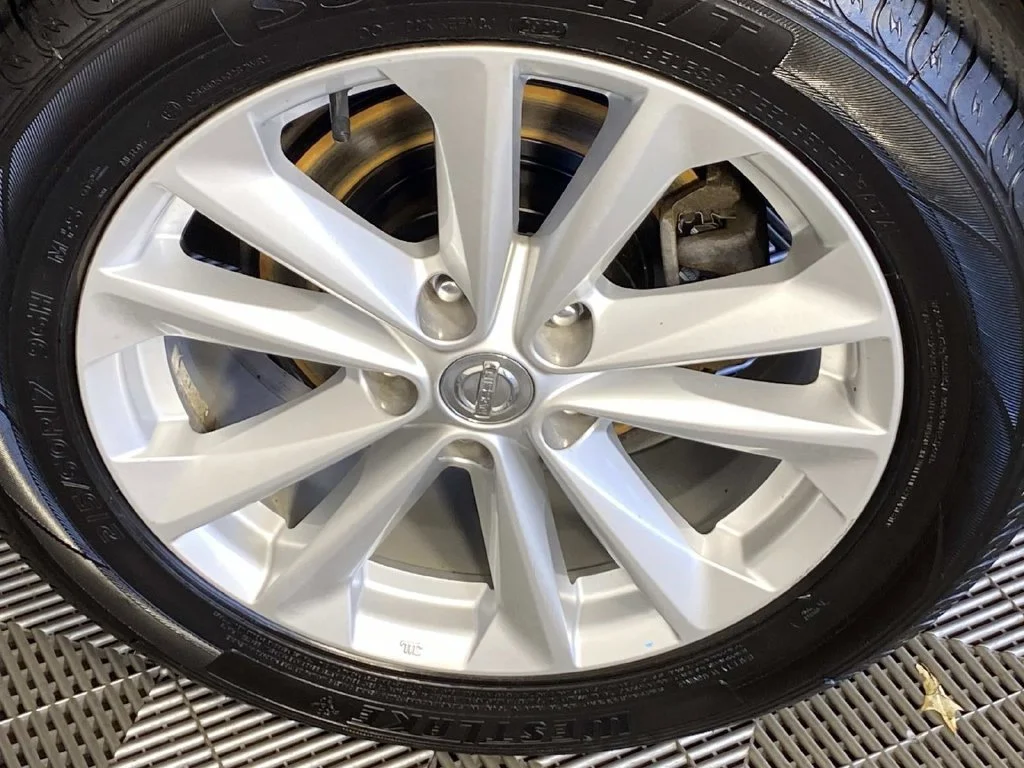 Used 2018 Caspian Blue Nissan S image 28