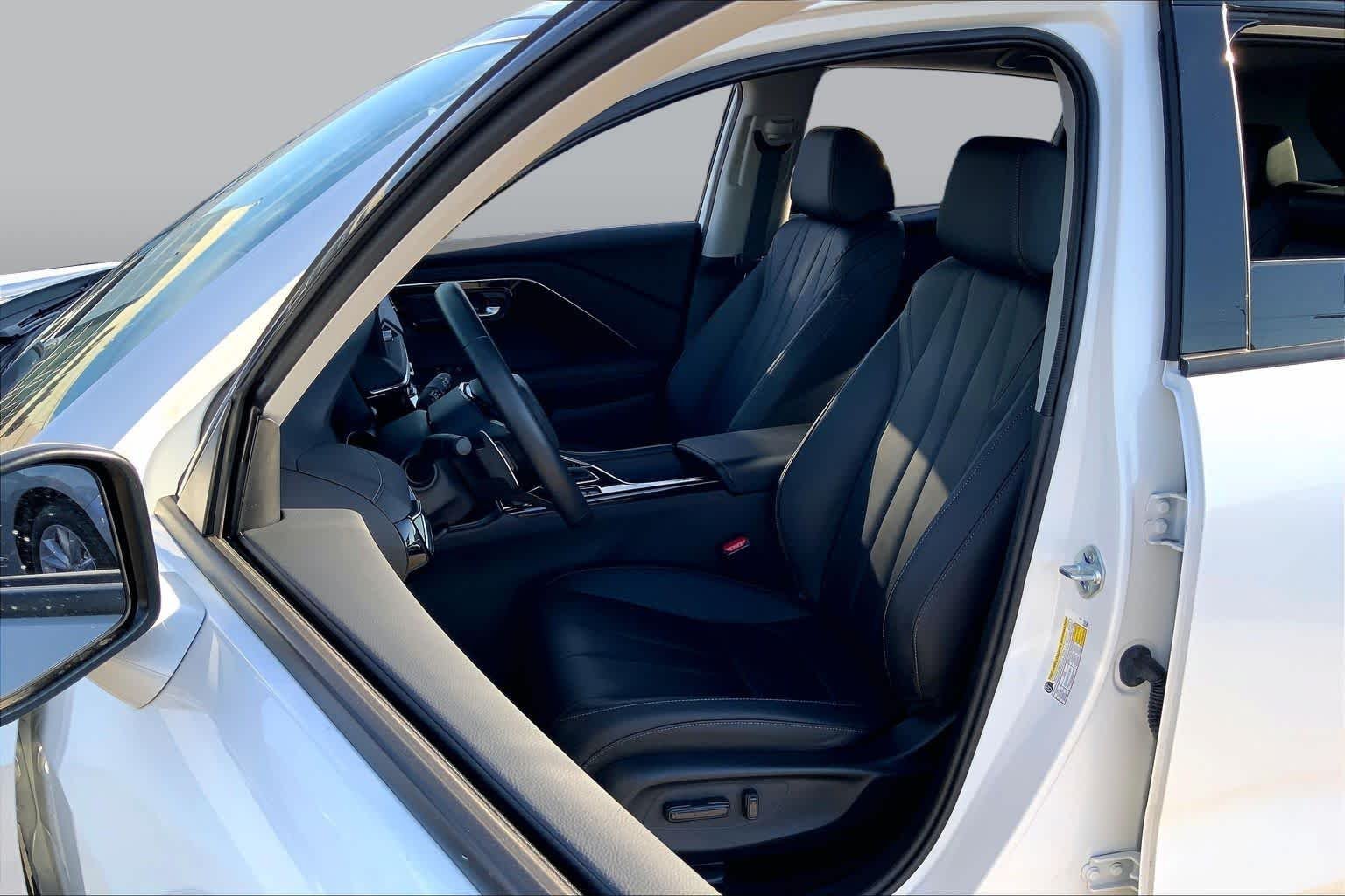 Used 2025 Platinum White Pearl Acura  image 8