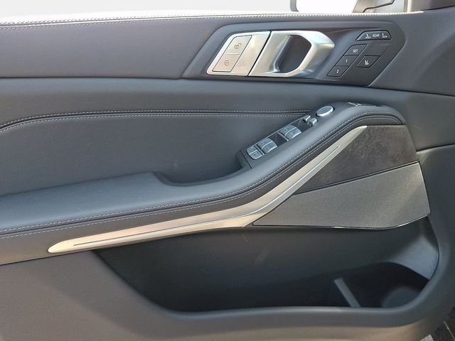 New 2026 Black Sapphire Metallic BMW xDrive40i image 10