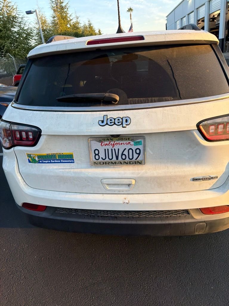Used 2019 White Clearcoat Jeep Latitude image 4