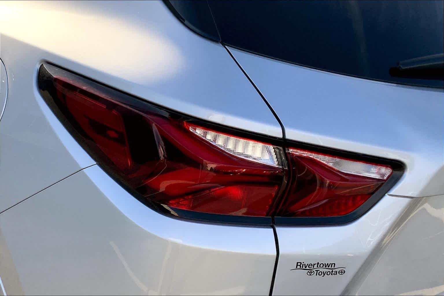 Used 2019 Silver Ice Metallic Chevrolet Premier image 27
