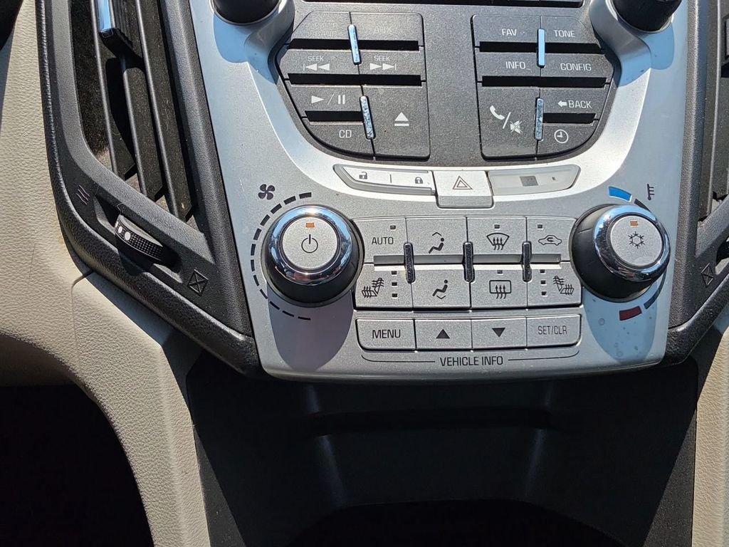 Used 2011 Silver Chevrolet LT image 19