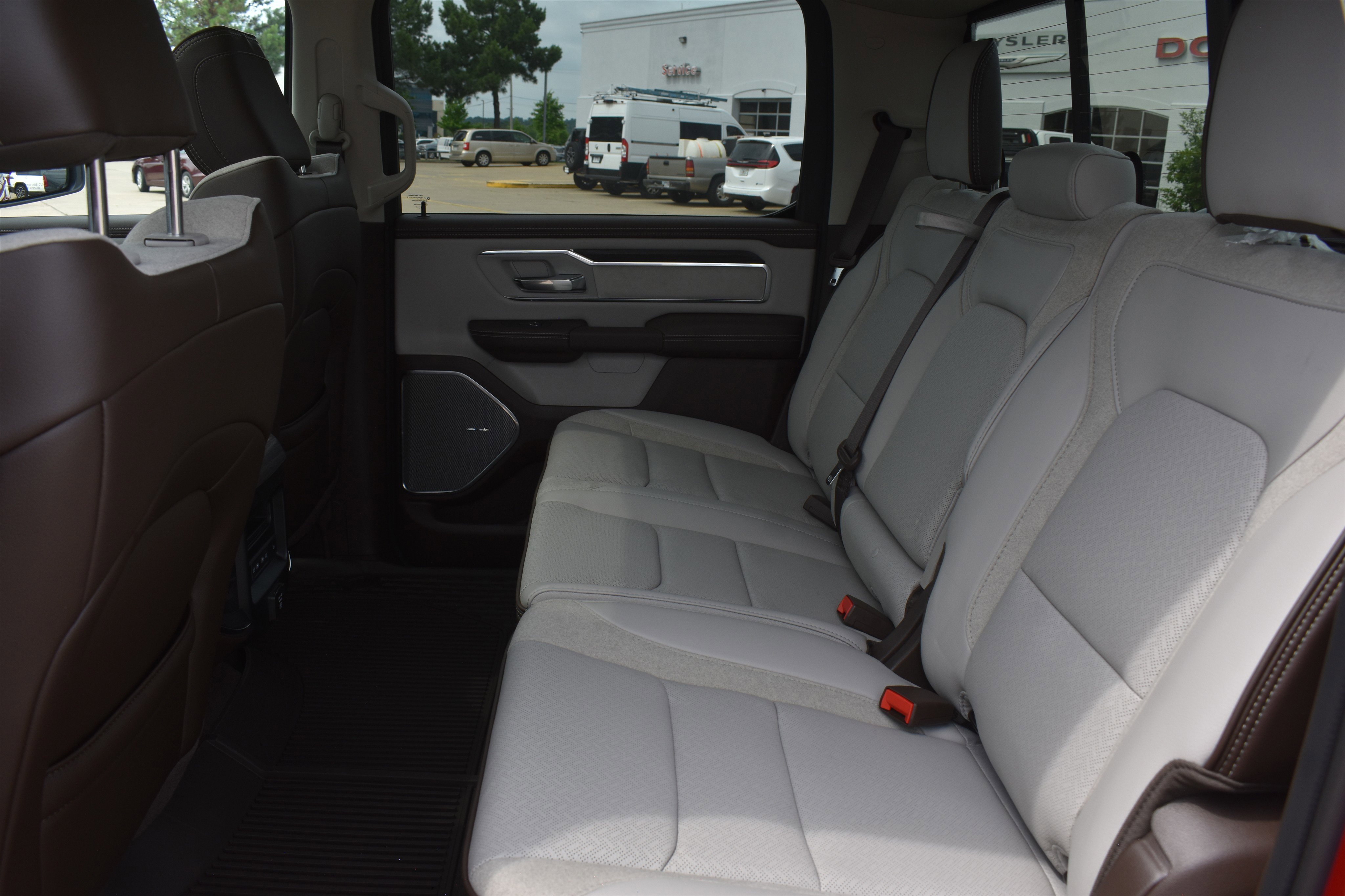 New 2026 Molten Red Pearl-Coat Exterior Paint RAM Laramie image 19