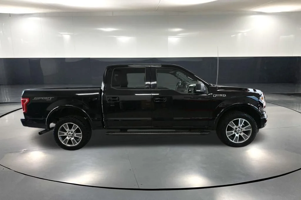 Used 2016 Black Ford XLT image 4