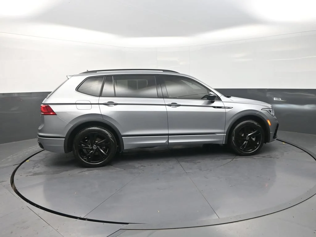 Used 2024  Volkswagen 2.0T SE R-Line Black image 12