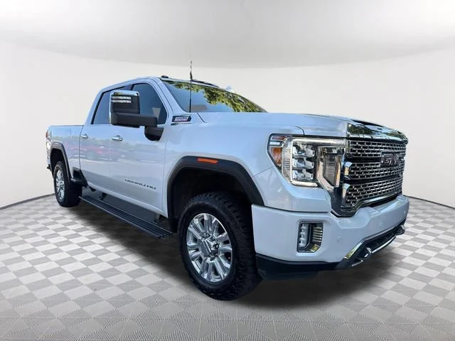 Used 2021 WHITE FROST TRICOAT GMC Denali image 3